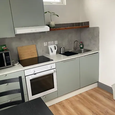 Modern In The Heart Of Town Apartman